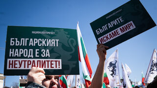 Украйна е потопена в кръв, а те искат някакъв "неутралитет"