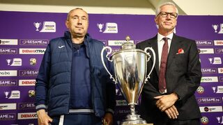 В дух на уважение <span class="highlight">Пардю</span> и Стоилов поставиха футбола в центъра на вниманието