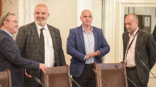 ГЕРБ и "Има такъв народ" поискаха оставката на шефа на агенцията по храните заради "Капитан Андреево"