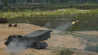Защо Украйна иска оръжия отпреди десетилетия, а САЩ се колебаят да ги доставят
