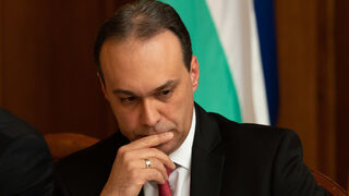 Министърът на отбраната: Без работещ парламент модернизацията на армията спира