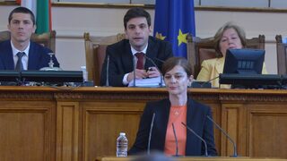 "Тричане на премиера": с помощ от опозицията "Има такъв народ" атакува властта за Северна Македония
