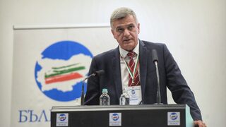 Без най-верния си съмишленик Стефан Янев учреди "Български възход"
