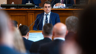 Как нецензурна реплика на Асен Василев беше превърната в опорка