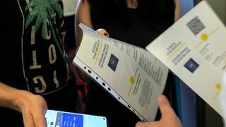 <span class="highlight">COVID</span> сeртификатът за пътуване в ЕС е удължен до следващото лято