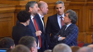 Управляващата коалиция се надява на нов опит за кабинет - с мандат на "Демократична България"