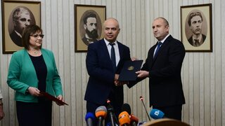 Радев връчи третия мандат на БСП, партията все още няма кандидат за премиер