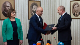 Утре БСП връща мандата неизпълнен, след като парламентът бламира законодателната програма (обновена)