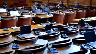 Парламентът няма кворум и не може да гласува закони