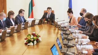 На последното си заседание кабинетът "Петков" отпусна над 110 млн. лв. по програми за деца и ученици