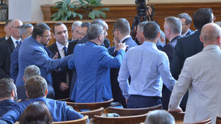 Последният ден: Какви (не) ги свърши парламентът