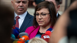 Нинова: Борисов иска да се хареса на началниците, за да се препере