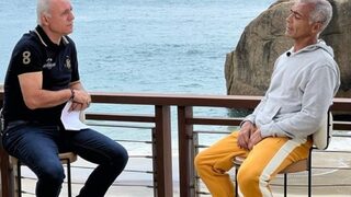 Снимка на деня: Интервю край плажа - срещата между Стоичков и <span class="highlight">Ромарио</span> в Рио