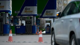 Горивата започнаха леко да поевтиняват, но дали това ще продължи