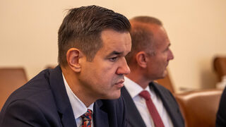 Министърът на икономиката иска прокуратурата да провери транзакции на "Кинтекс"