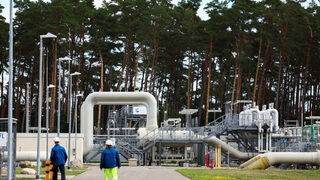 Природният газ поскъпна с почти 30% след спирането на "Северен поток"
