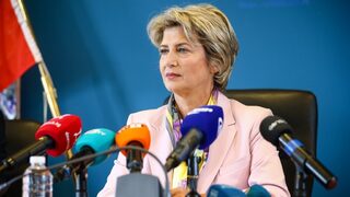 Весела Лечева заговори за злоупотреби за милиони в министерството на спорта