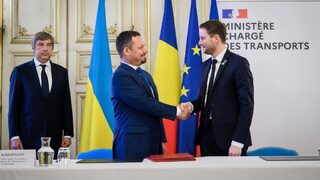 Париж ще ремонтира Галац и Костанца, за да изнася Румъния повече украинско зърно