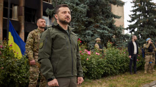 Зеленски вдигна украинското знаме над Изюм