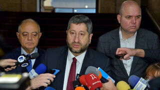 "Демократична България" е подготвила 25 законопроекта за следващия парламент