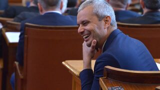 Лидерът на "Възраждане" Костадин Костадинов иска да забранява медии