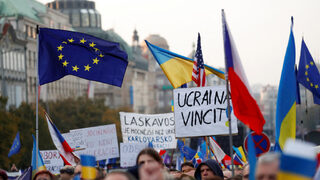 Хиляди чехи протестираха срещу възхода на екстремизма, войната и страха