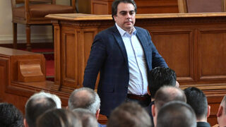 Асен Василев е гласувал с "против" за разходи за нови изтребители