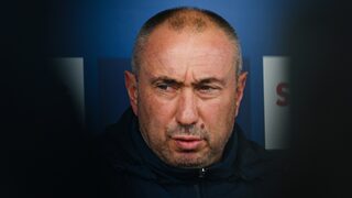 "Не ходя щастлив на "Герена": Стоилов и фенове разкриха укриваните проблеми в "Левски"