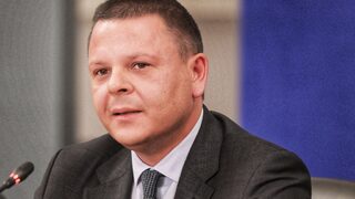 Кабинетът ще разговаря с Брюксел за износа на нефтопродукти от руски суров петрол