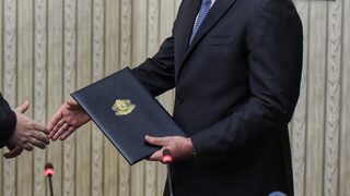 "Забавя, но не забравя". Колко може да се бави връчването на мандат за правителство