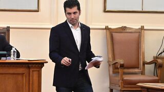 С препратки към филми Петков и Атанасова се заядоха за видоезаснемането в секциите