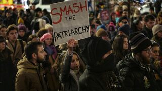 Не съм ти боксова <span class="highlight">круша</span>: Протестиращи поискаха мерки срещу насилието над жени