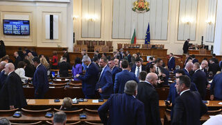 С хартиени бюлетини ще се гласува навсякъде, машините няма да се ползват при броене