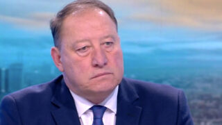 Бивш министър на отбраната: Неуместно е засекретяването на списъка с оръжия за Украйна
