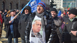 Войната на Путин срещу Украйна разкри истинската същност на ГЕРБ-ДПС-БСП