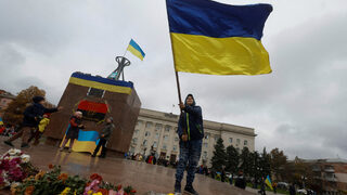 Повечето американци са за помощта за Украйна, разделени са по въпроса за мирна сделка