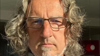 Владимир Сотиров: Хората имат нужда от <span class="highlight">знаменосец</span>, "Фейсбук" е канал, провокиращ скандал