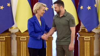 Зеленски чака пари, крушки и генератори от ЕС през януари