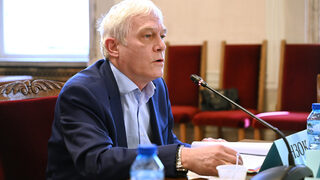 Четири партии искат управителят на здравната каса да бъде отстранен час по-скоро