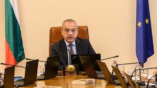 За над три часа правителството отчете едва един пропуск и чужди постижения