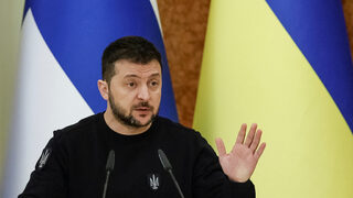 Зеленски забрани на чиновниците и депутатите да почиват в чужбина