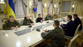 Спрете "слуховете": Зеленски защити министъра <span class="highlight">на</span> отбраната