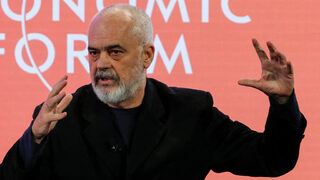 Камери, с които престъпници наблюдавали полицаи, бяха демонтирани в Албания