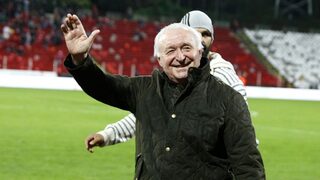 Почина легендарният футболист на ЦСКА Петър Жеков