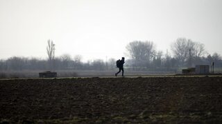Задържаните за смъртта на 18 мигранти в камион вече са осем