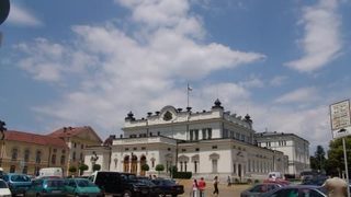 "Лев инс" застрахова автомобилите на Народното събрание