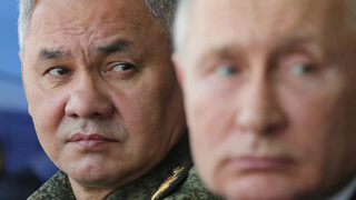 Защо армията губи десетки хиляди убити, но Шойгу е непоклатим на поста