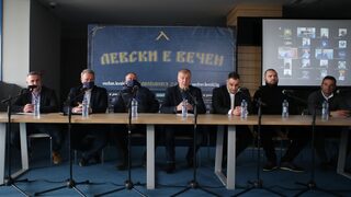 Орел, рак и щука на "Герена": до какво ще доведе борбата за власт в "Левски"