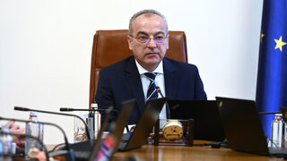 Премиерът остави на общините решенията за изборните паравани