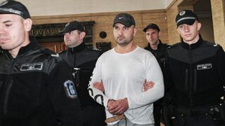 Шофьорът, причинил катастрофа с жертва на околовръстното, се оплака от <span class="highlight">хлебарки</span> в килията